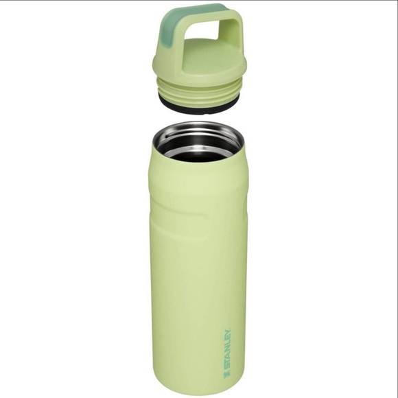 Stanley 24oz stainless steel ice flow aerolight water bottle cap and carry - Picture 3 of 5